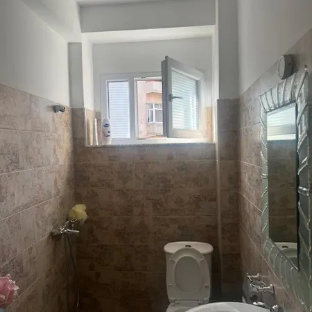 Oresti アパート コルチャ